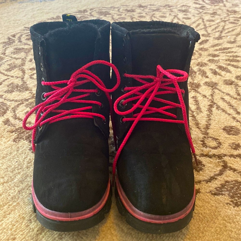 Size 6 black and pink boots.